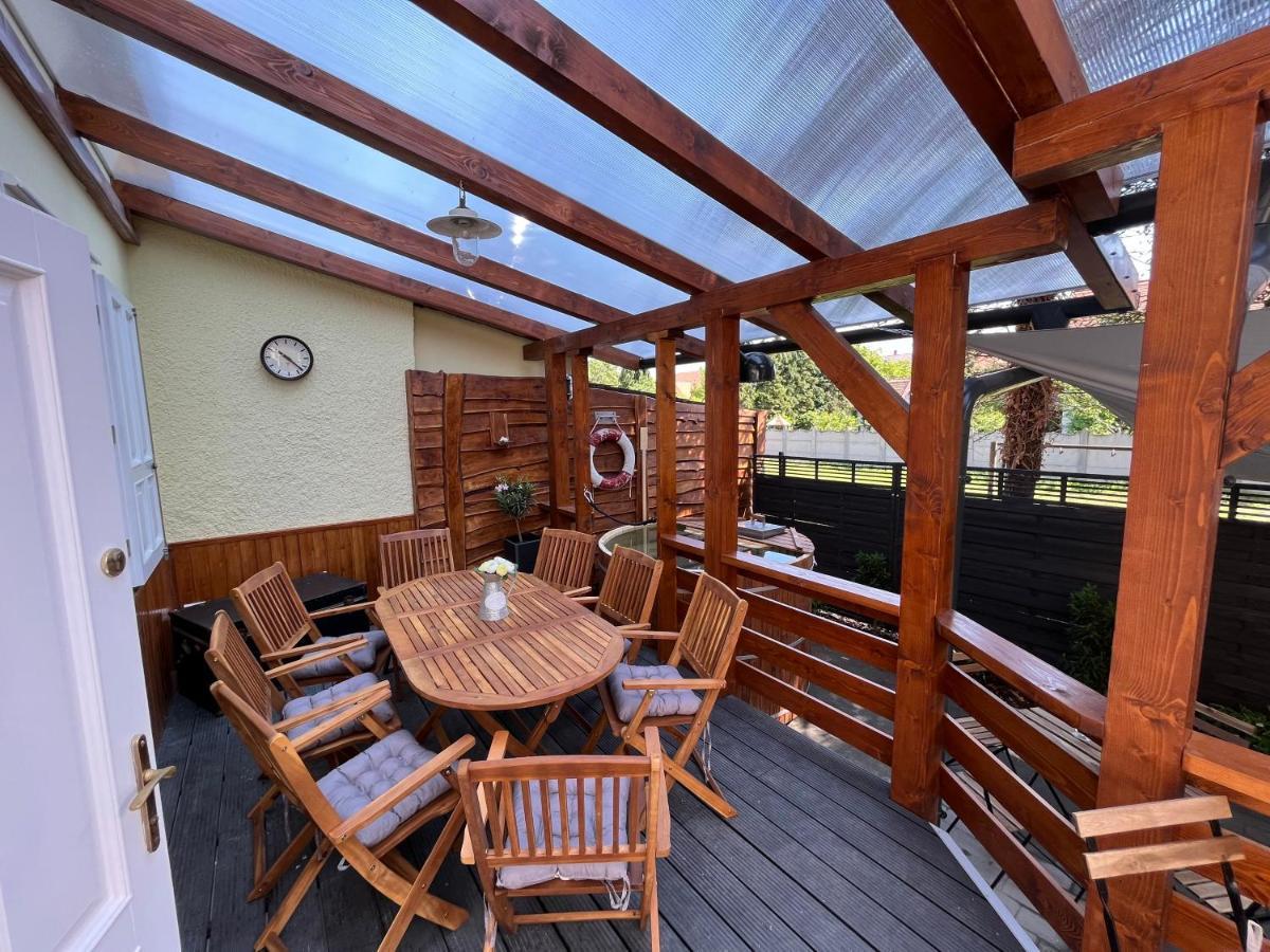 Peter Dock Boutique Villa Кестхей Екстер'єр фото