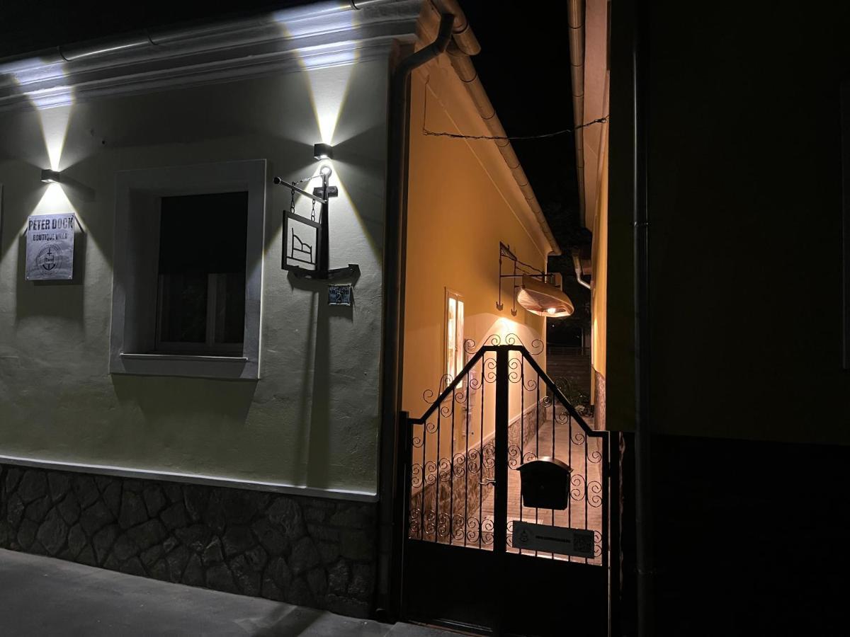Peter Dock Boutique Villa Кестхей Екстер'єр фото