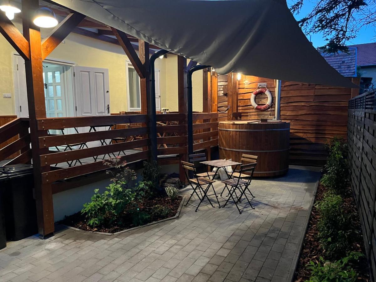 Peter Dock Boutique Villa Кестхей Екстер'єр фото